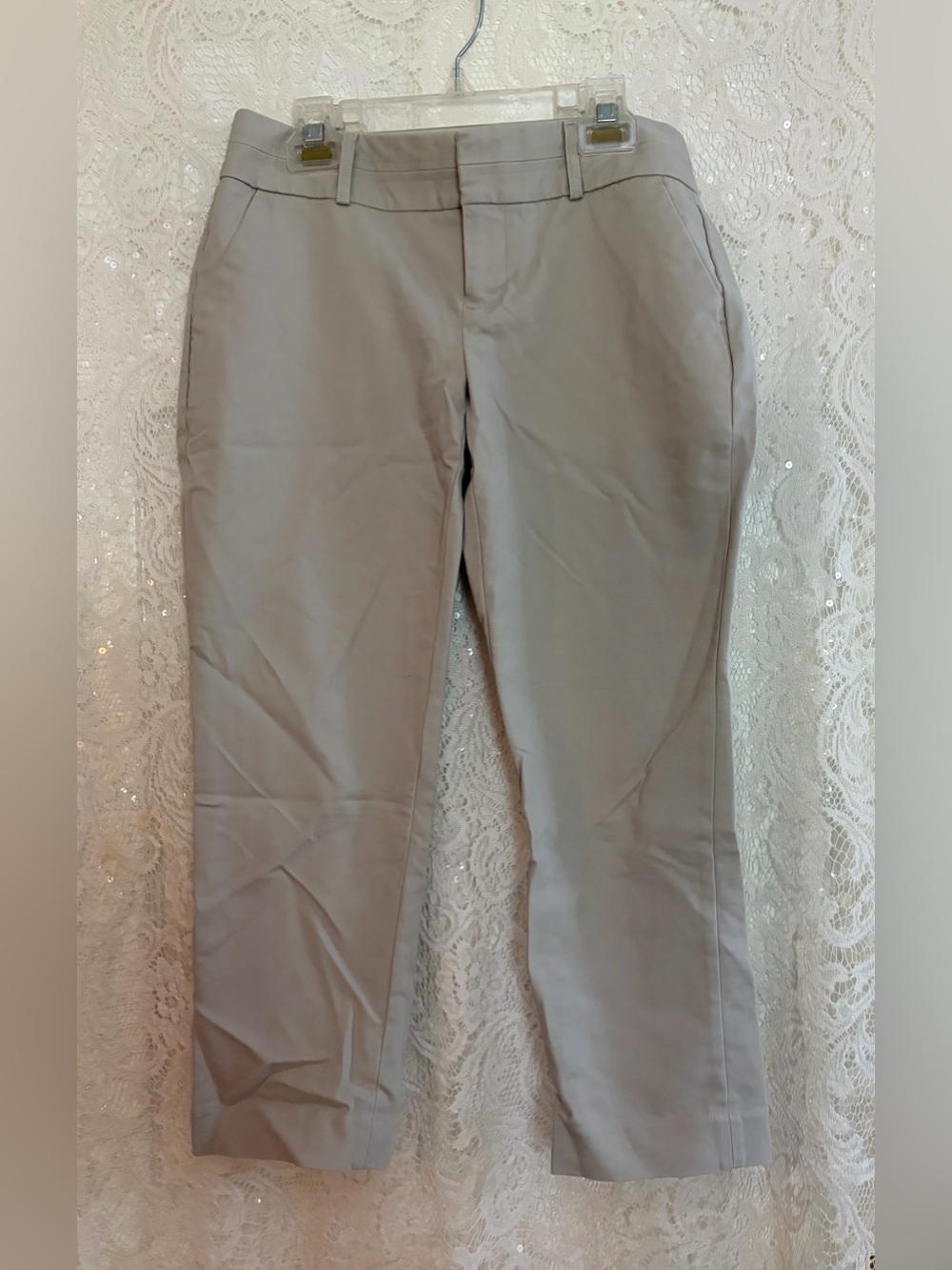 Loft Pre-loved Women’s Capris Light Beige Size 2P